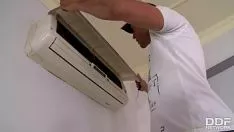 Reproduzir Alunos super gostosos no dormitório precisam urgentemente de um pau