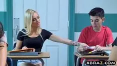 Afspelen Student heeft seks met dwerg Xxx op school