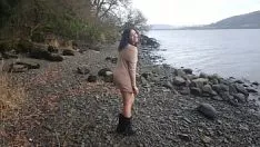 Afspelen Schaamteloze brunette buiten geneukt bij het meer