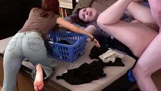 Redare Futai bun in pat neprotejat cu sora excitata