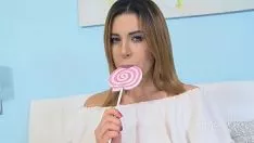 تشغيل لمس مهبل أكاديا ثم لعقها بإغراء