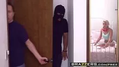 تشغيل يدخل المنزل من فوقها فتقوم باغتصابه