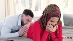 تشغيل العذراء المسلمة الملاعين رئيسها الغني