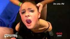 Play The Girl Who Eats Chickens Like Grapes