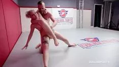 Reproduzir Mixed Ring Fight e Futai terminados em Buceta