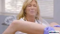 Reproducir Isa se dejó los pechos porque follaba demasiado y la enfermera le recomendó tener sexo con Portia