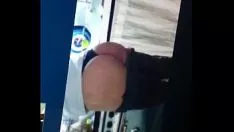 Redare Se masturbeaza la un video cu iubita lui in chiloti