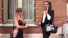 Jouer Melissa trova un cliente per un'orgia con uomini dotati