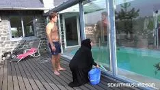 Reproducir sexo con mujer árabe pene oral en piscina 2018