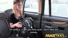 Afspelen Nepagent neukt een blond model in sexy kousen