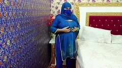 Reproducir MILF paquistaní con enormes tetas y cuerpo con curvas se mete los dedos