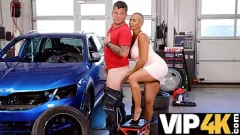Jouer Fetish rimming in garage: la MILF tettona Chloe Lamour fa al marito meccanico una sega bollente dopo una lunga giornata