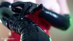 Abspielen Roter, heißer Latex-Handschuh-Fetisch mit der exotischen Arya Grander