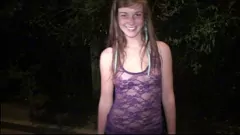 Abspielen Öffentliche Orgie mit der blonden Teenagerin Alexis Crystal und ihren großen Titten