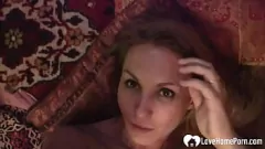Reproducir Rubia amateur de grandes tetas se desnuda y se burla en porno casero en solitario