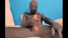 Odtwórz Zmysłowy nastolatek się przyjemnie w ciasnym czarnym body
