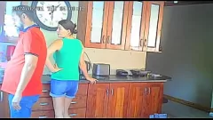Oynat Spycam görüntüleri: Gerçek amatör karısı, eski komşu ile hile yaparken yakalanır