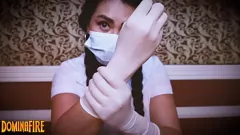 Odtwórz Skwiercząca gorąca pielęgniarka w rękawicach lateksowych i masce - Medfet Roleplay ASMR