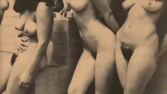 Abspielen Vintage Orgie: Eine haarige Reise durch Retro -Gruppen -Sex und Blowjobs
