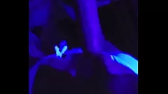 Jouer Pipe chaude et torride en lumière noire