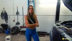 Abspielen Der Chef hat bei der Arbeit Sex mit einem perversen Mechaniker