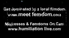 Redare Urmărește această femdom care umilește un bărbat cu o pula mică într-o sesiune de masturbare POV, demonstrând că dimensiunea chiar contează în lumea BDSM-ului