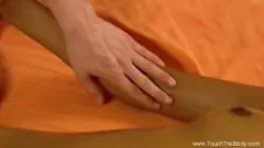 Redare Experimentați cel mai bun masaj erotic cu degetele păsăricii cu un cuplu intim asiatic în India