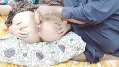 Redare Frumusețea exotică indiană pakistaneză Sobia Nasir primește ambele găuri bătute adânc de tatăl ei vitreg când mama nu este acasă